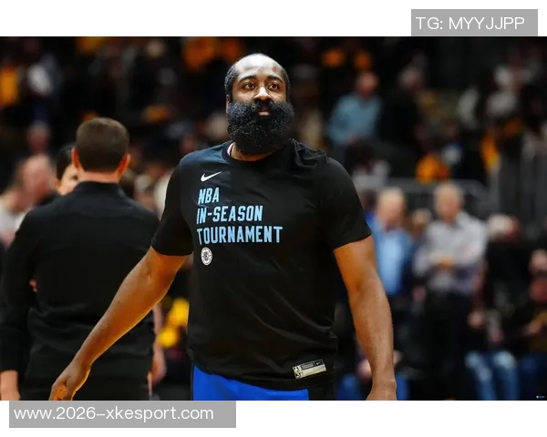 湖刺球迷手机桌面惊现小卡与哈登捧杯画面引发热议